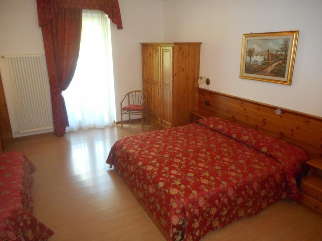 Garni Lago Alpino Molveno Room photo